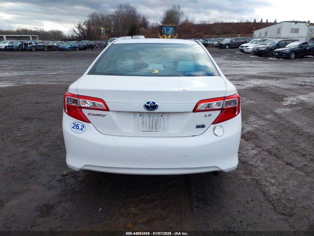 Toyota Camry Le Image 14