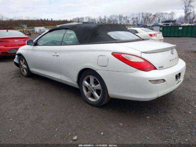 Toyota Camry Sle Image 3