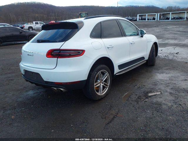 Porsche Macan S Image 16