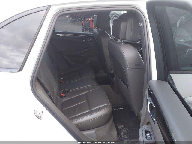 Porsche Macan S Image 3