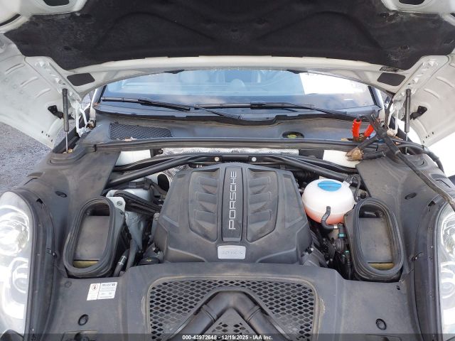 Porsche Macan S Image 15