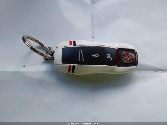 Porsche Macan S Image 10