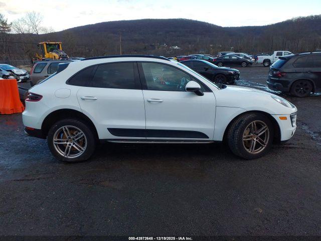 Porsche Macan S Image 9