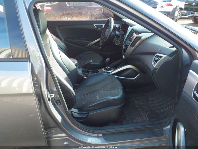 Hyundai VELOSTER Image 9