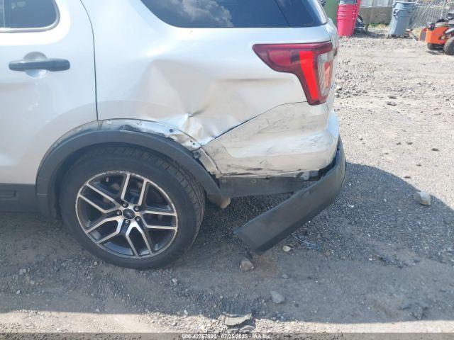 Ford Explorer Sport Image 7