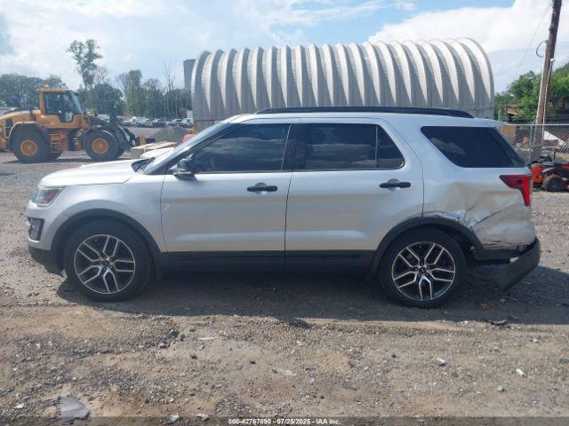 Ford Explorer Sport Image 14